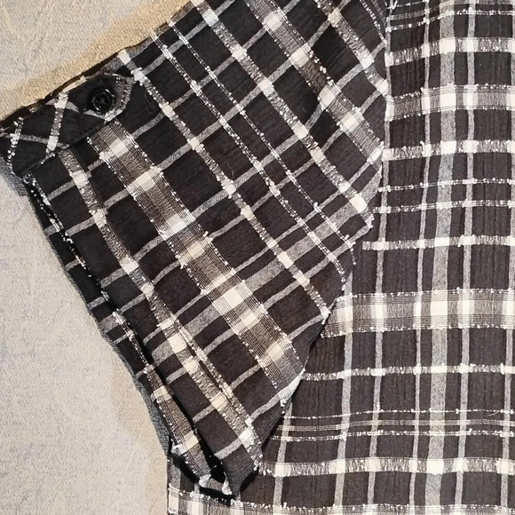 Christopher & Banks Black & White Short Sleeve Buttoned Shirt in Size XL. - Picture 3 of 10